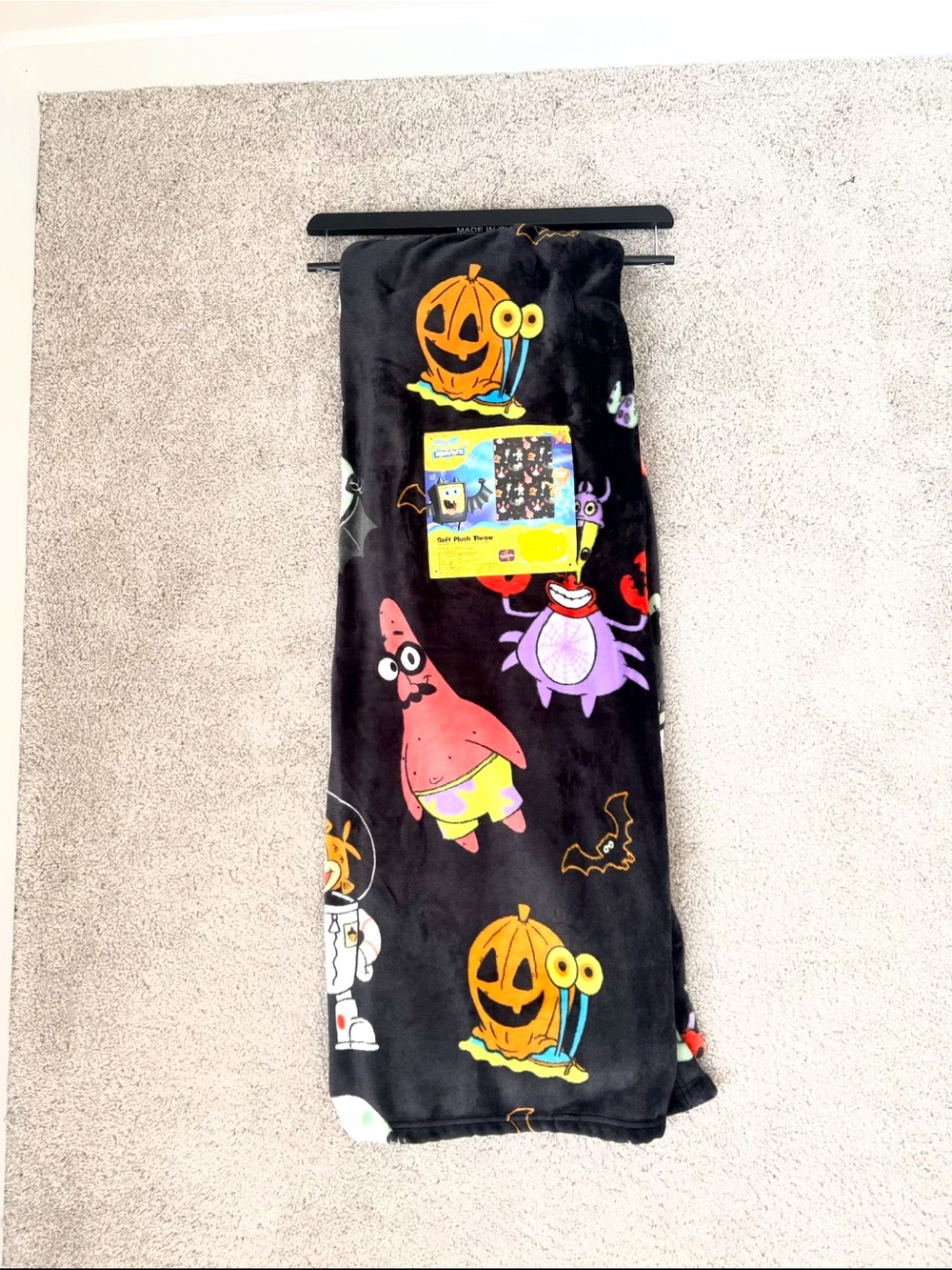 BRAND NEW! 2026
SPONGEBOB
SQUAREPANTS
HALLOWEEN VIRAL THROW. NWT,
